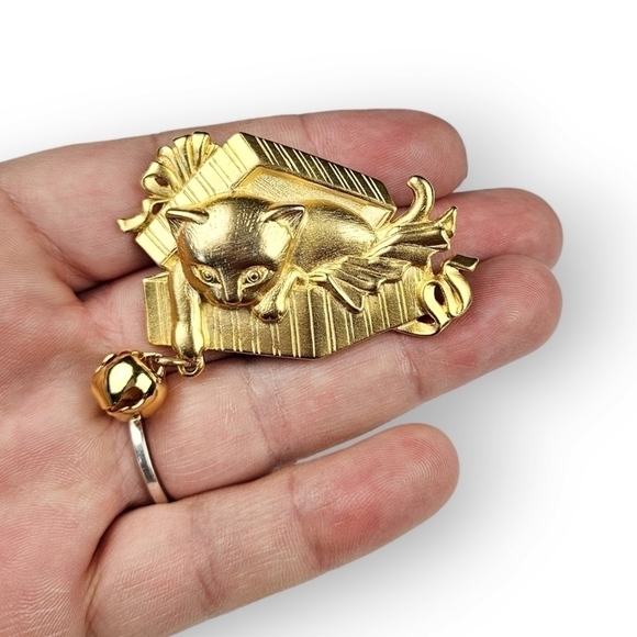 Jj Christmas Cat Brooch Jonette Jewelry Brushed Gold Plate Jingle Bell Vtg 2" - Picture 7 of 7